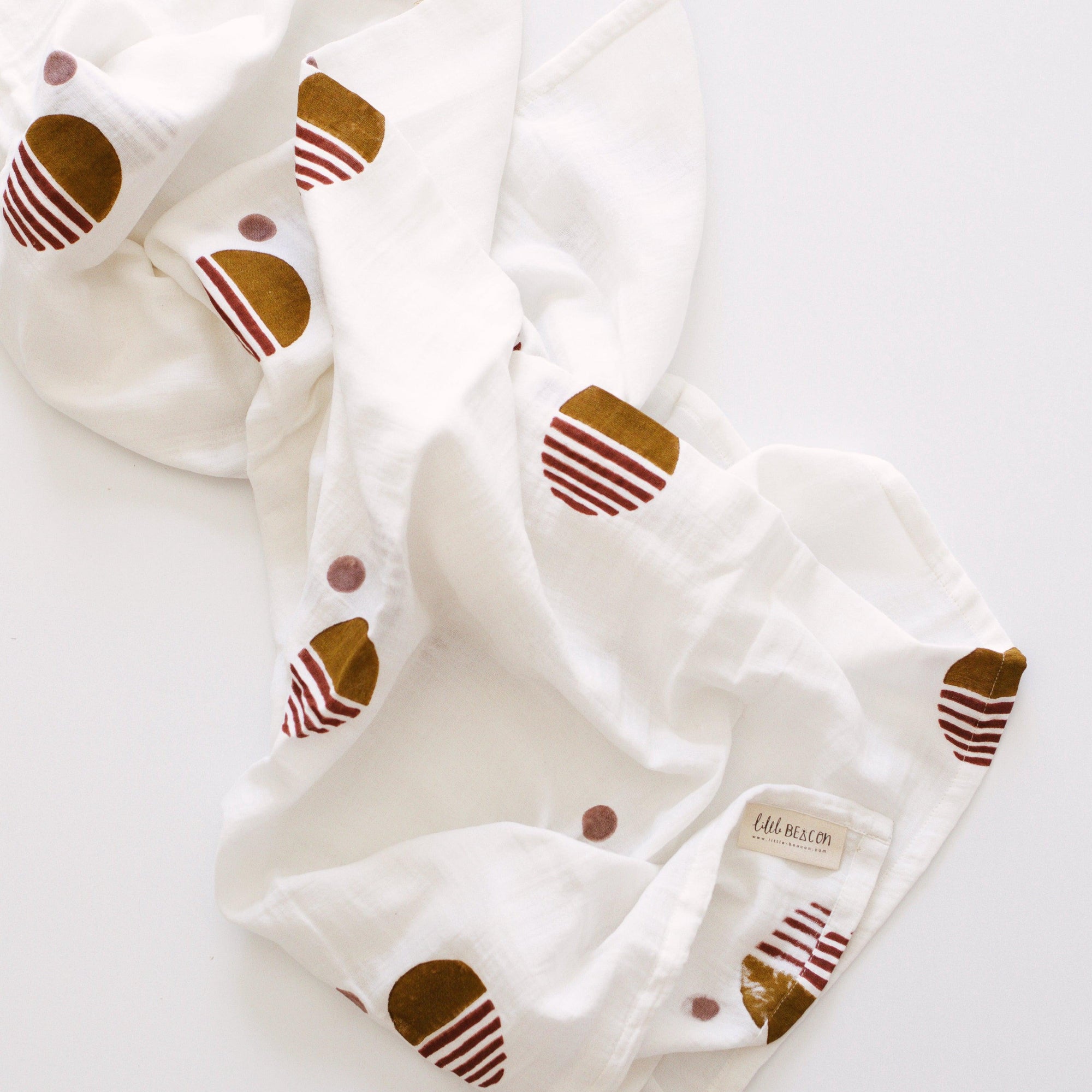 This muslin wrap is a beautiful GOTs certified organic cotton creating a super soft blanket for the littlest member of the family.